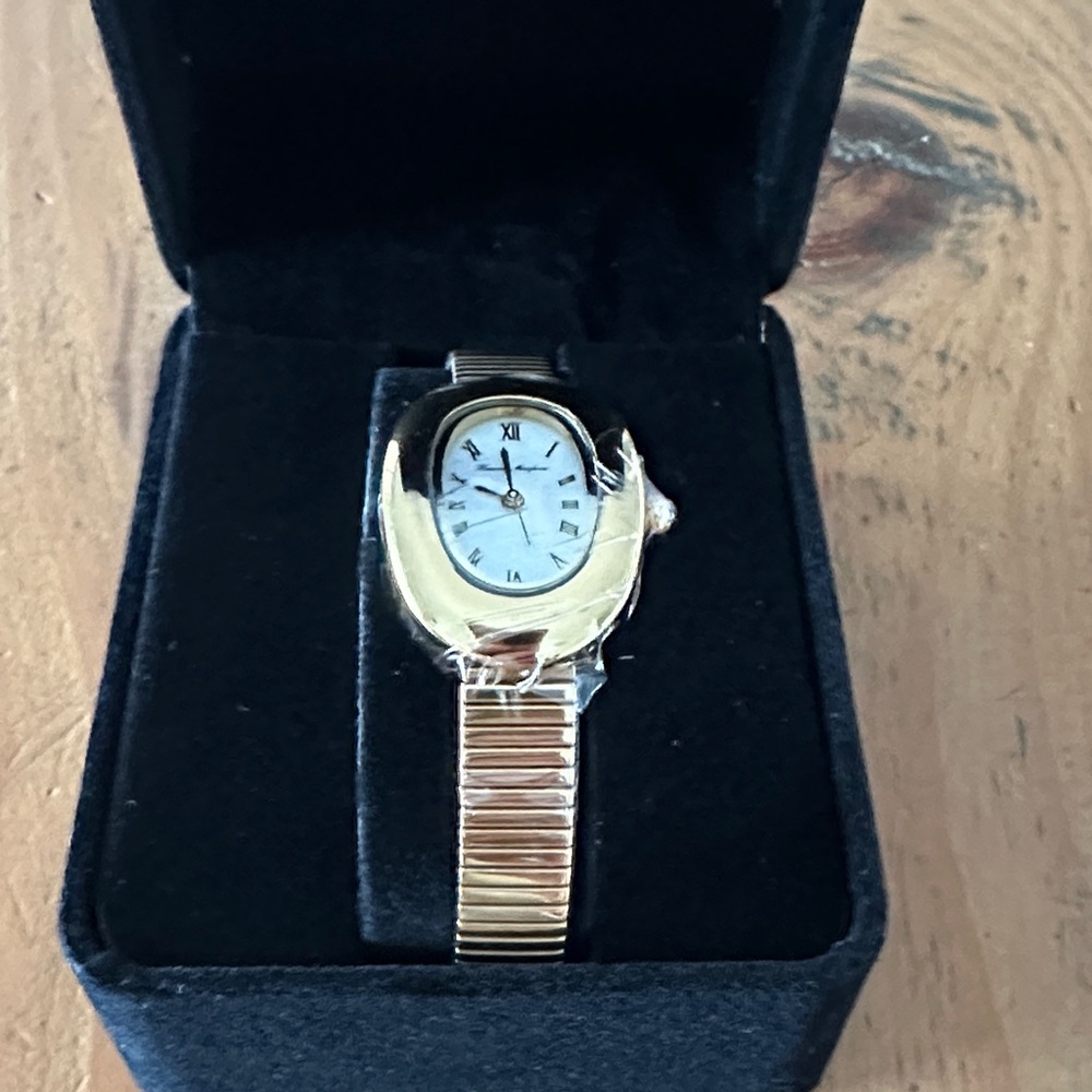Sophisticated Gold Women's Watch